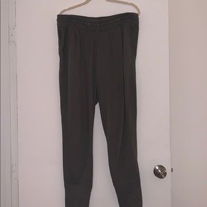 🌻Army green Joggers size L